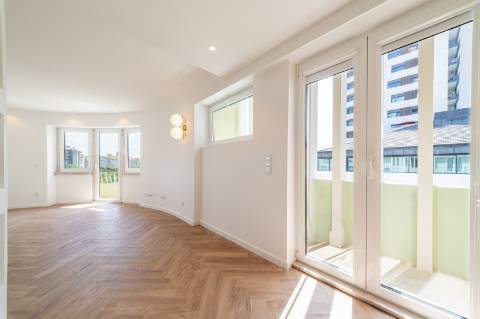 Apartamento T2 em piso 6 com elevador , excelente orientação solar e vista ampla