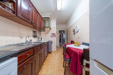 Apartamento T2 em Agualva