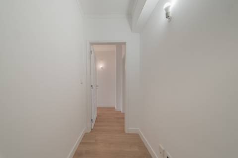 Apartamento T3 Estrada da Luz com parqueamento e arrecadação