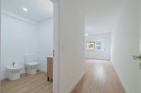 Apartamento T3 Estrada da Luz com parqueamento e arrecadação
