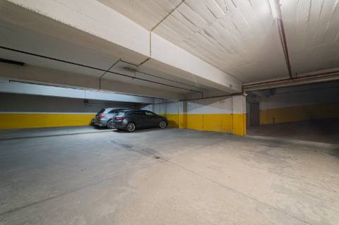 Apartamento T3 Estrada da Luz com parqueamento e arrecadação