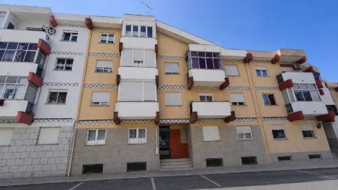 Oportunidade na Amadora - T2+1 em fase final de remodelação