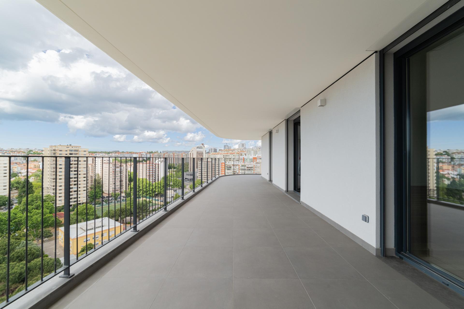 Apartamento T4 novo a estrear com terraço panorâmico e vista Tejo em Miraflores - Oeiras
