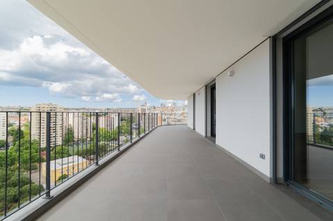 Apartamento T4 novo a estrear com terraço panorâmico e vista Tejo em Miraflores - Oeiras