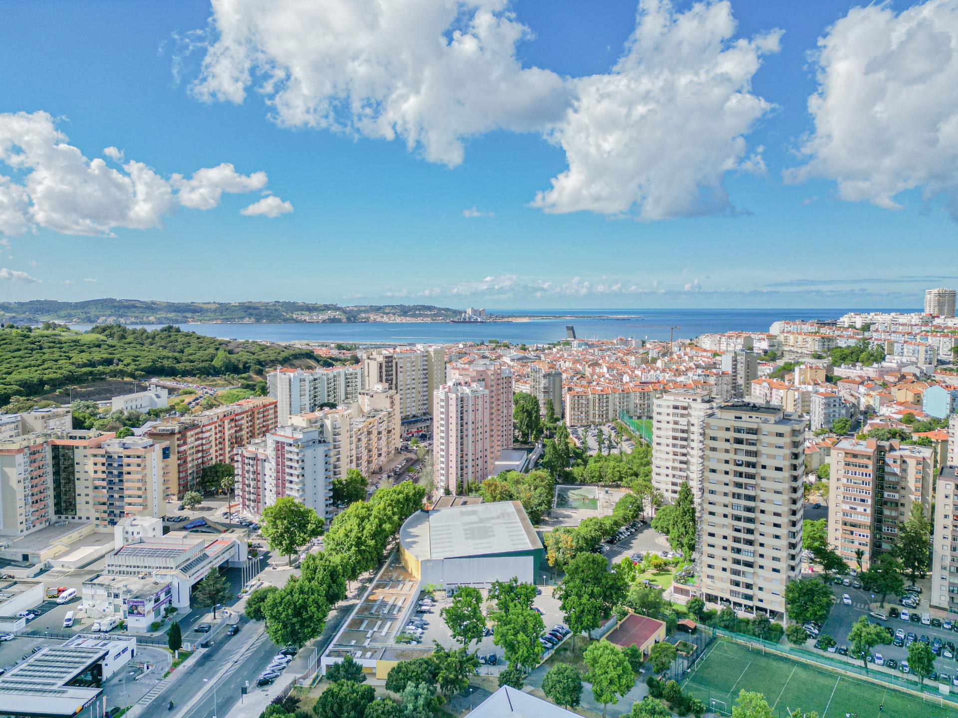 Apartamento T4 novo a estrear com terraço panorâmico e vista Tejo em Miraflores - Oeiras