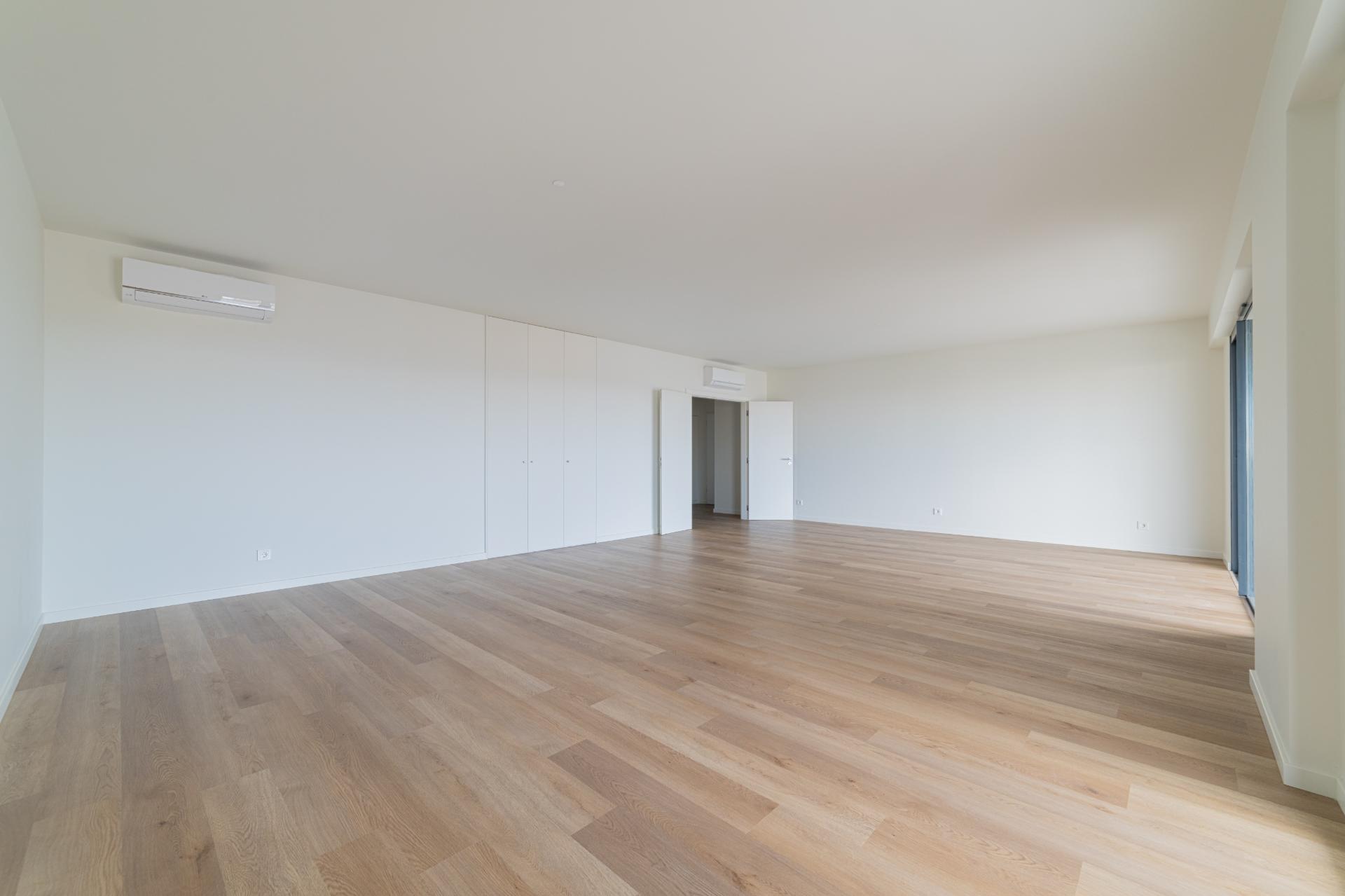 Apartamento T4 novo a estrear com terraço panorâmico e vista Tejo em Miraflores - Oeiras