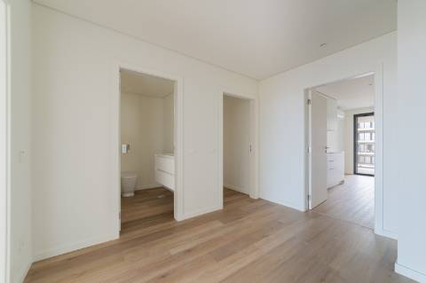 Apartamento T4 novo a estrear com terraço panorâmico e vista Tejo em Miraflores - Oeiras