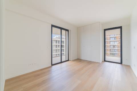 Apartamento T4 novo a estrear com terraço panorâmico e vista Tejo em Miraflores - Oeiras