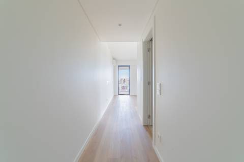 Apartamento T4 novo a estrear com terraço panorâmico e vista Tejo em Miraflores - Oeiras