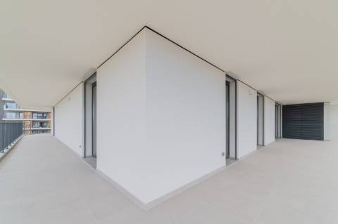 Apartamento T4 novo a estrear com terraço panorâmico e vista Tejo em Miraflores - Oeiras