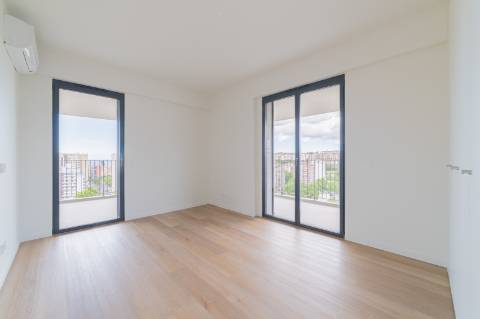 Apartamento T4 novo a estrear com terraço panorâmico e vista Tejo em Miraflores - Oeiras