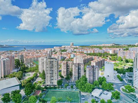 Apartamento T4 novo a estrear com terraço panorâmico e vista Tejo em Miraflores - Oeiras