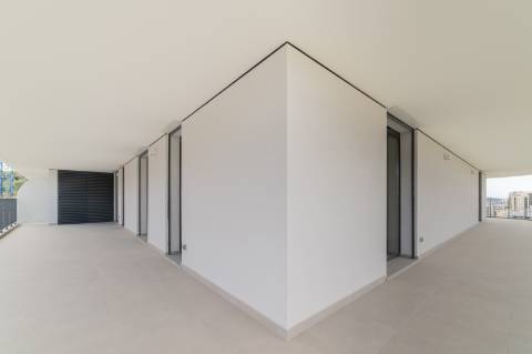 Apartamento T4 novo a estrear com terraço panorâmico e vista Tejo em Miraflores - Oeiras