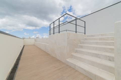 Apartamento T4 novo a estrear com terraço panorâmico e vista Tejo em Miraflores - Oeiras