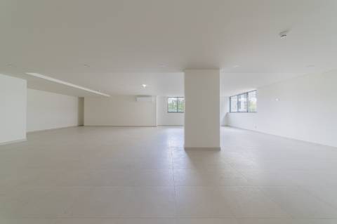 Apartamento T4 novo a estrear com terraço panorâmico e vista Tejo em Miraflores - Oeiras