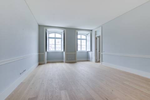 Apartamento T2 para venda na Praça Dom Pedro IV