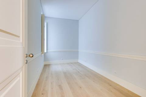 Apartamento T2 para venda na Praça Dom Pedro IV