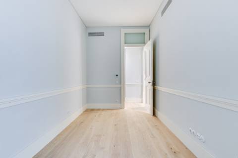 Apartamento T2 para venda na Praça Dom Pedro IV