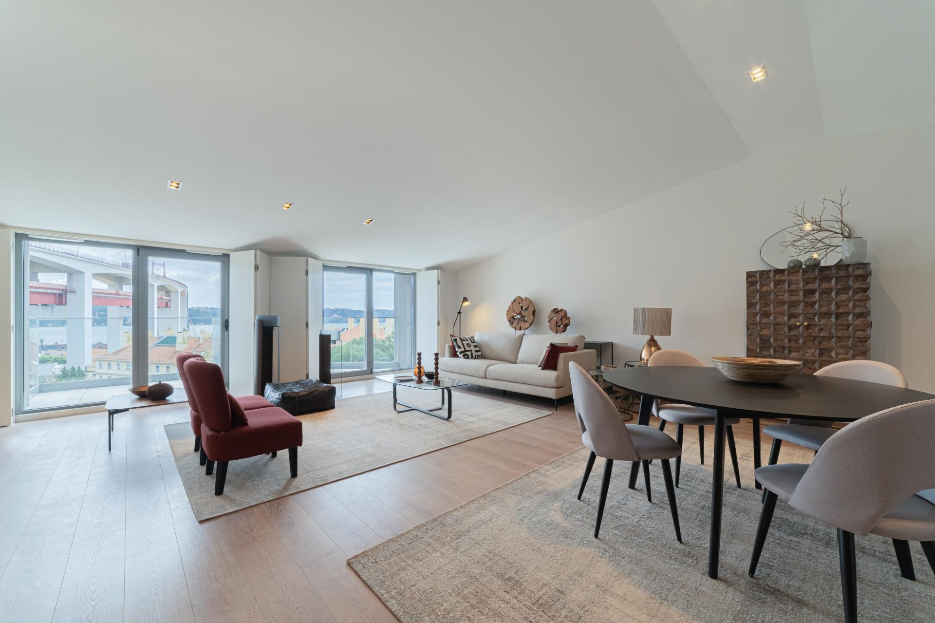 Apartamento T3 em Alcântara