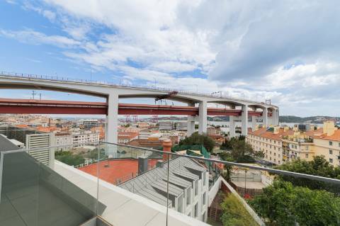 Apartamento T3 em Alcântara
