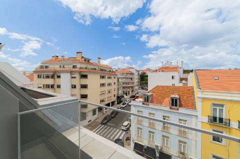 Apartamento T3 em Alcântara