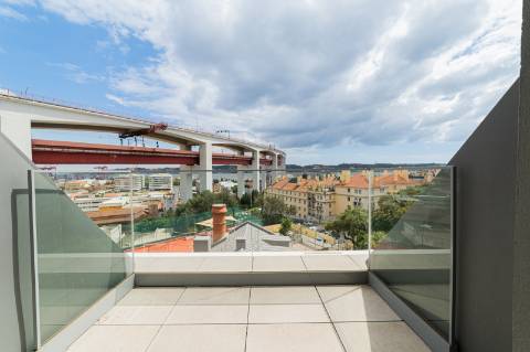Apartamento T3 em Alcântara