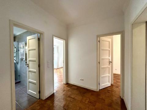 Apartamento T1 para arrendamento - Campo de Ourique