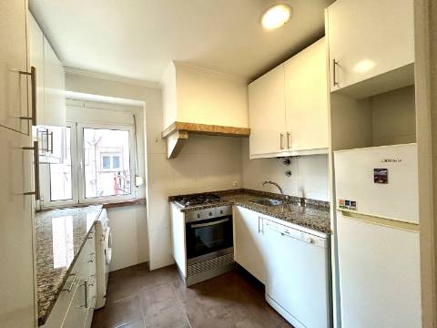 Apartamento T1 para arrendamento - Campo de Ourique