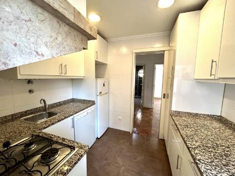 Apartamento T1 para arrendamento - Campo de Ourique