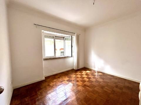 Apartamento T1 para arrendamento - Campo de Ourique