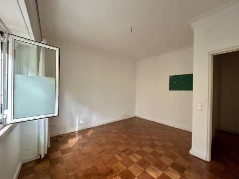 Apartamento T1 para arrendamento - Campo de Ourique
