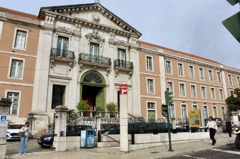 Apartamento T1 para arrendamento - Campo de Ourique