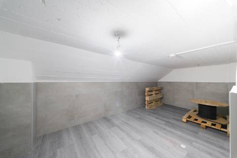 Espaço comercial para arrendamento no Alto de Santa Catarina, em Linda-a-Velha.