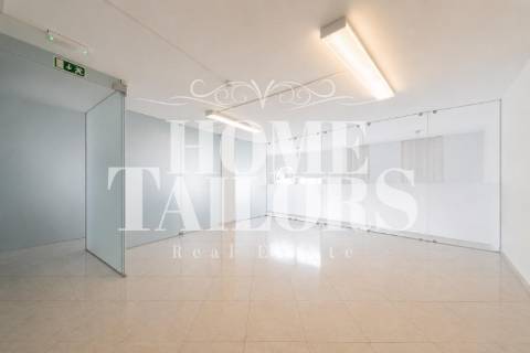 Espaço comercial para arrendamento no Alto de Santa Catarina, em Linda-a-Velha.