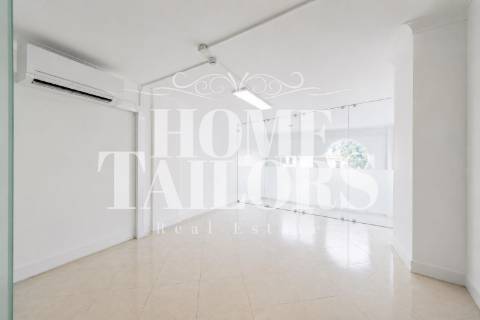 Espaço comercial para arrendamento no Alto de Santa Catarina, em Linda-a-Velha.