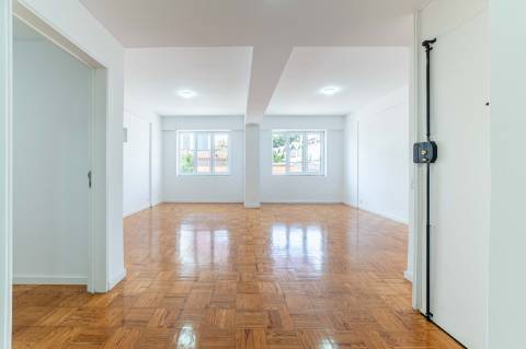 Apartamento T3 em Alcantara para arrendar