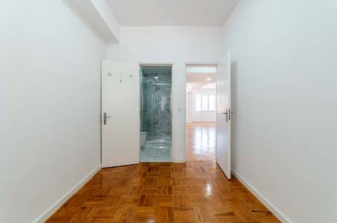 Apartamento T3 em Alcantara para arrendar