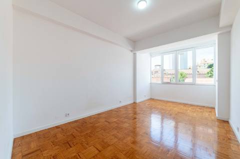 Apartamento T3 em Alcantara para arrendar