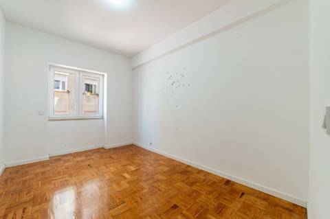 Apartamento T3 em Alcantara para arrendar