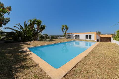 Moradia T4 com piscina