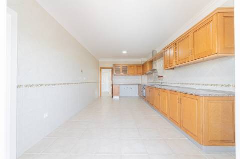 Moradia T4 com piscina
