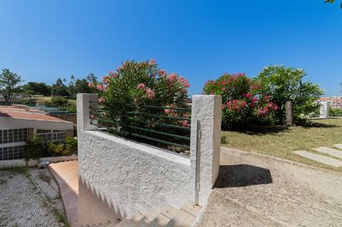 Moradia T4 com piscina