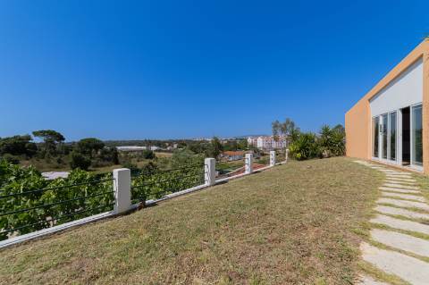 Moradia T4 com piscina