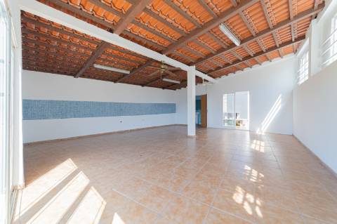 Moradia T4 com piscina