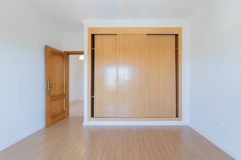 Moradia T4 com piscina
