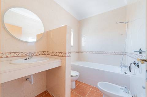 Moradia T4 com piscina