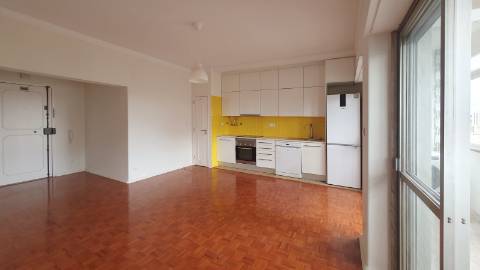 Apartamento T1 para arrendamento, no Lumiar, Lisboa.
