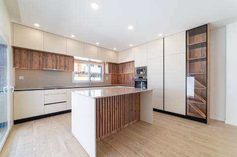 Moradia Exclusiva de Arquitetura Contemporânea, Conforto, Elegância e Localização de Excelência