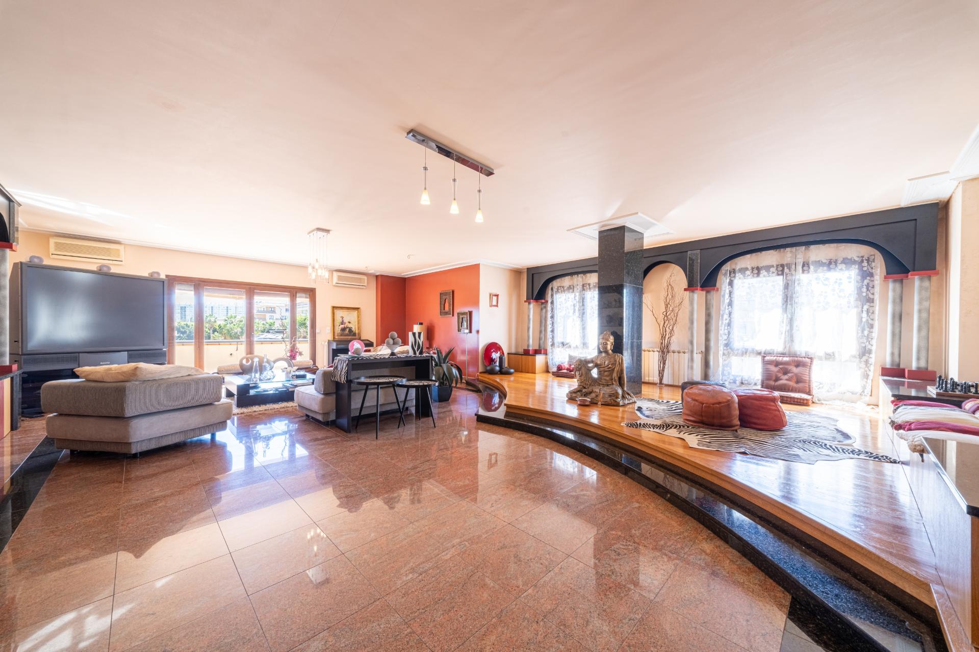 Exclusivo Apartamento T5 no Real Forte com Vista Panorâmica sobre o Rio Tejo