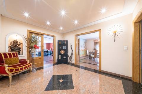 Exclusivo Apartamento T5 no Real Forte com Vista Panorâmica sobre o Rio Tejo